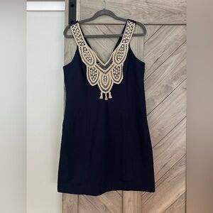 Lilly Pulitzer size 10 navy resort dress with gold embroidered Detail